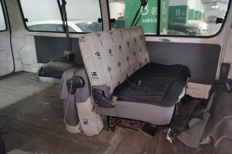 Used Jinbei Hiace 2014 2.0L 5th Generation Kuaiyunwang Business Version 4G19 Left Rear Seat