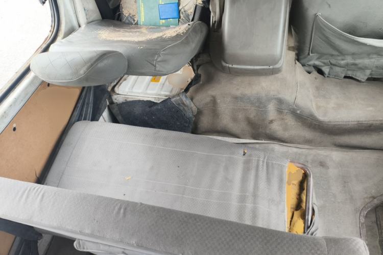 Used Jinbei Hiace 2014 2.0L 5th Generation Kuaiyunwang Business Version 4G19 Left Rear Seat