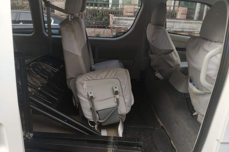 Used Jinbei Hiace 2014 2.2L Luxury Version V22 Left Rear Seat