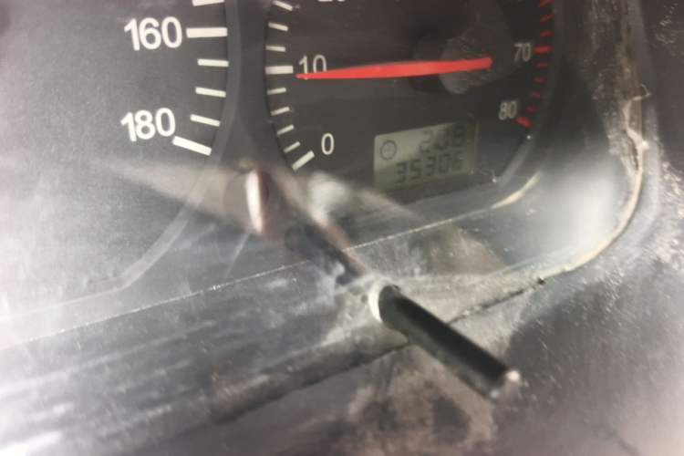 Used Jinbei Hiace 2014 2.0L 5th Generation Kuaiyunwang Business Version 4G19 Odometer Close Up