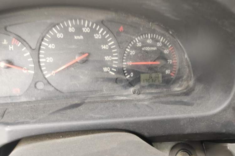 Used Jinbei Hiace 2014 2.0L 5th Generation Kuaiyunwang Business Version 4G19 Odometer Close Up