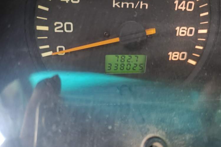 Used Jinbei Hiace 2014 2.0L Fifth-Generation Xiangyun Comfort Type 1 4G20C Odometer Close Up