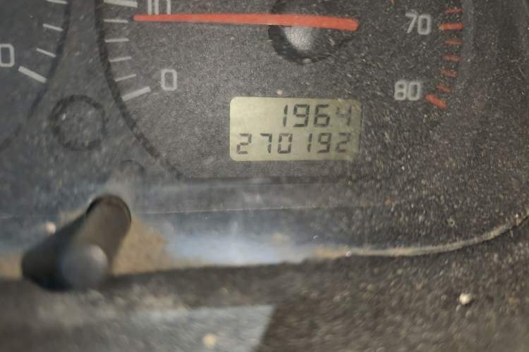 Used Jinbei Hiace 2014 2.0L 5th Generation Kuaiyunwang Business Version 4G19 Odometer Close Up