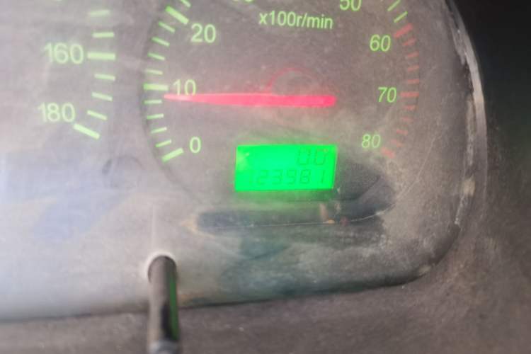 Used Jinbei Hiace 2014 2.0L 5th Generation Kuaiyunwang Business Version 4G19 Odometer Close Up