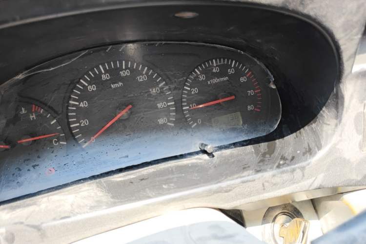 Used Jinbei Hiace 2014 2.0L 5th Generation Kuaiyunwang Business Version 4G19 Odometer Close Up