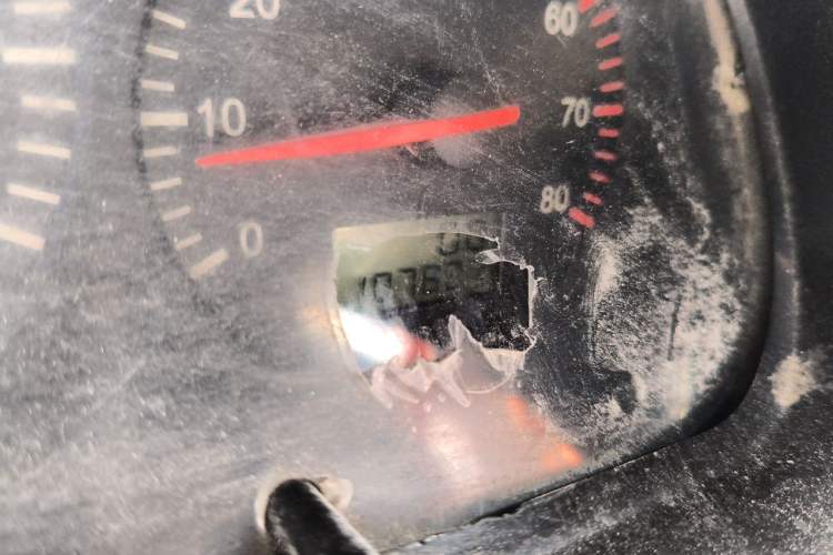Used Jinbei Hiace 2014 2.0L Fifth-Generation Xiangyun Comfort Type 1 4G21C Odometer Close Up