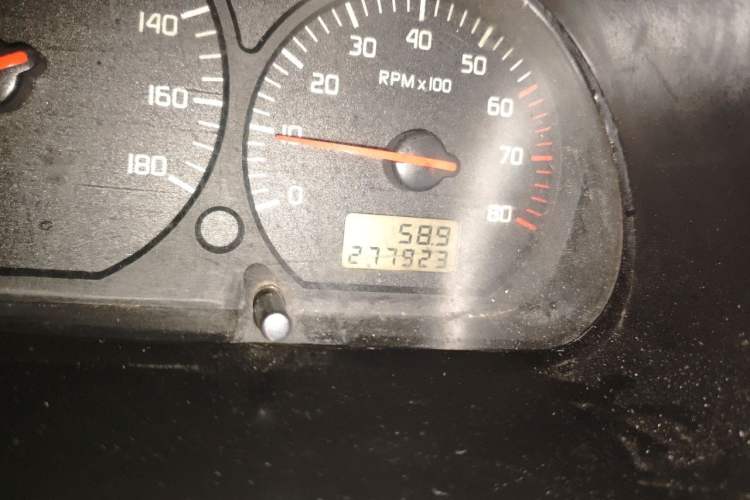 Used Jinbei Hiace 2014 2.0L Fifth-Generation Xiangyun Comfort Type 1 4G20C Odometer Close Up
