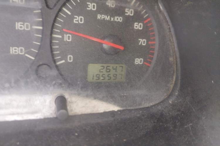 Used Jinbei Hiace 2014 2.0L Fifth-Generation Xiangyun Comfort Type 1 4G20C Odometer Close Up