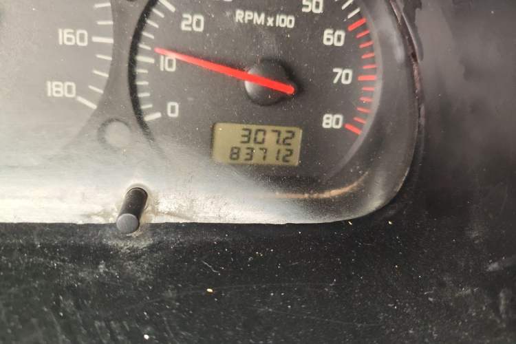 Used Jinbei Hiace 2014 2.0L Fifth-Generation Power King Classic V19 Odometer Close Up