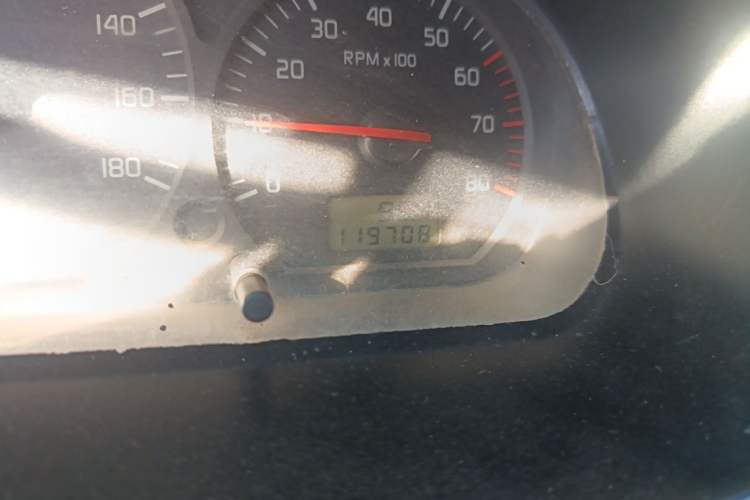 Used Jinbei Hiace 2014 2.0L Fifth-Generation Power King Classic V19 Odometer Close Up