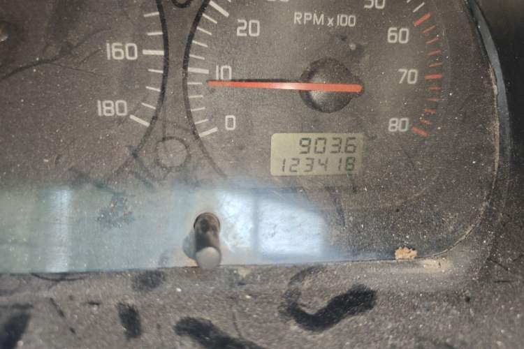 Used Jinbei Hiace 2014 2.0L Fifth-Generation Xiangyun Comfort Type 1 4G21C Odometer Close Up