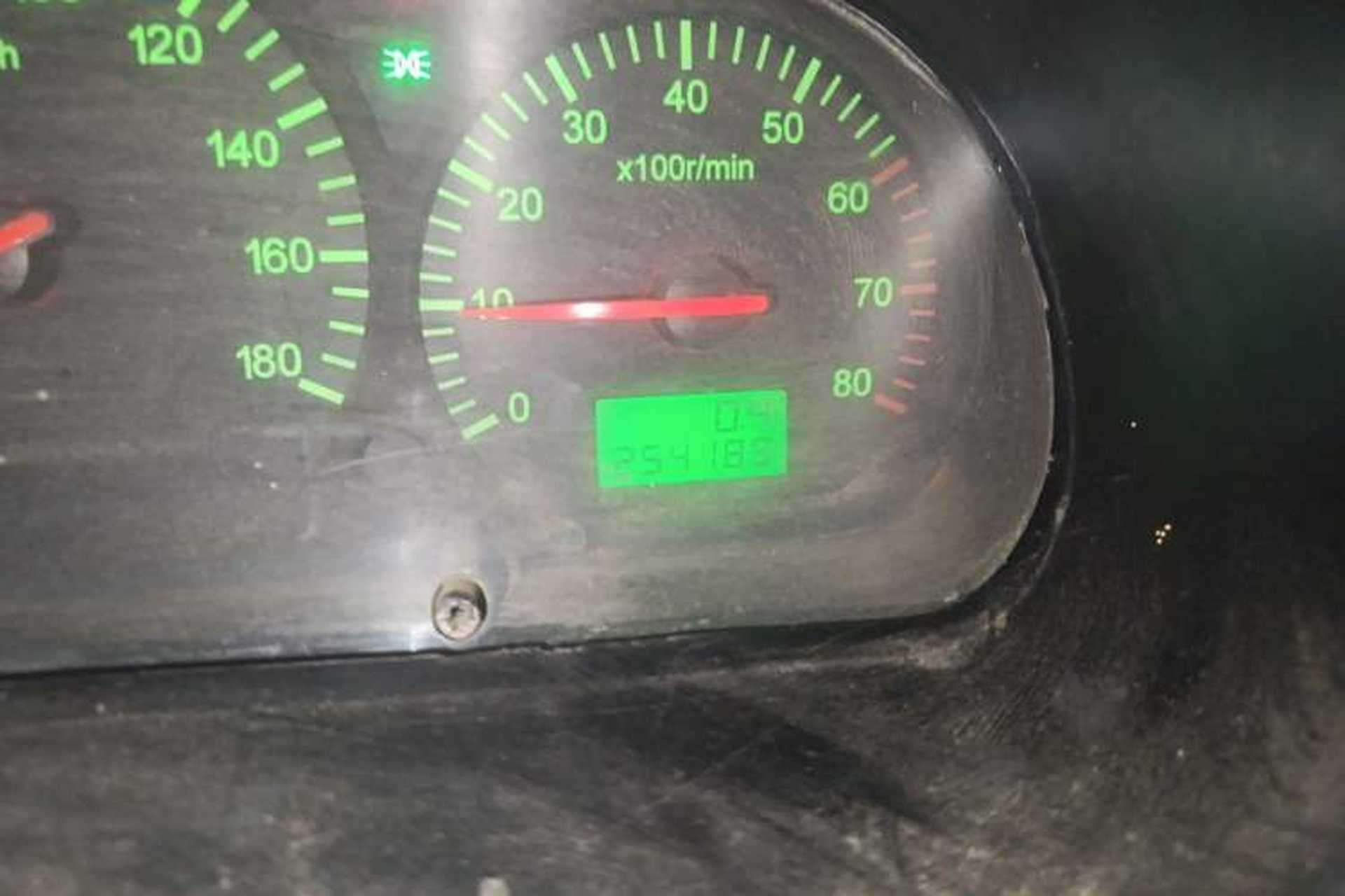 Used Jinbei Hiace 2014 2.0L 5th Generation Kuaiyunwang Business Version 4G19 Odometer Close Up