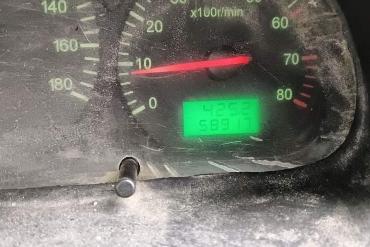 Used Jinbei Hiace 2014 2.0L Fifth-Generation Xiangyun Comfort Type 1 4G20C Odometer Close Up