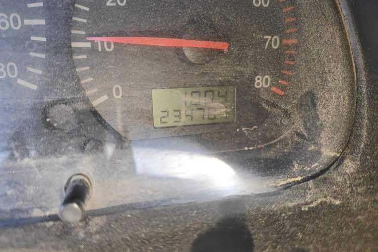 Used Jinbei Hiace 2014 2.0L 5th Generation Kuaiyunwang Business Version 4G20B Odometer Close Up