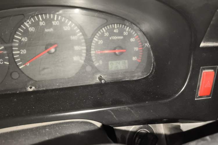 Used Jinbei Hiace 2014 2.0L 5th Generation Kuaiyunwang Business Version 4G19 Odometer Close Up