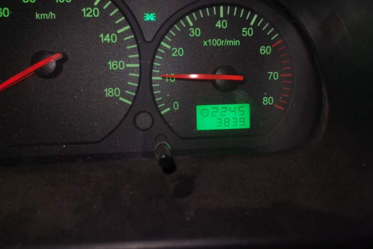 Used Jinbei Hiace 2014 2.0L 5th Generation Kuaiyunwang Business Version 4G19 Odometer Close Up