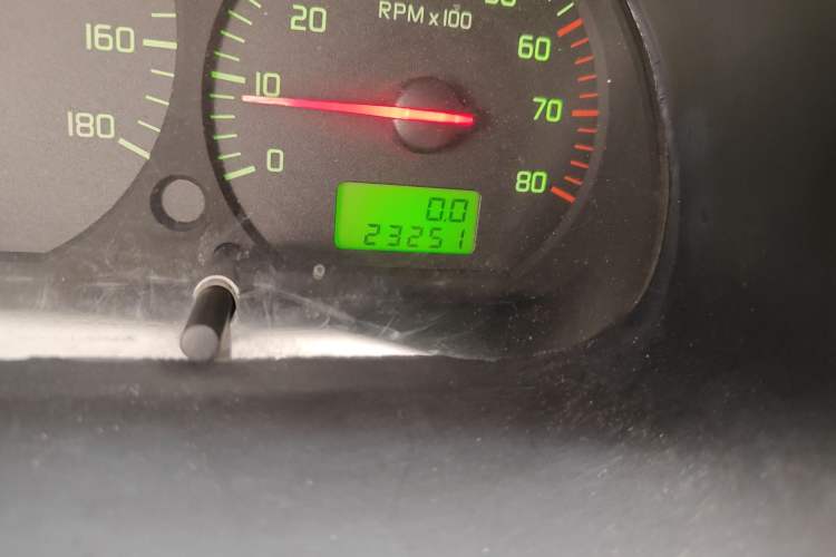Used Jinbei Hiace 2014 2.0L 5th Generation Kuaiyunwang Business Version 4G19 Odometer Close Up