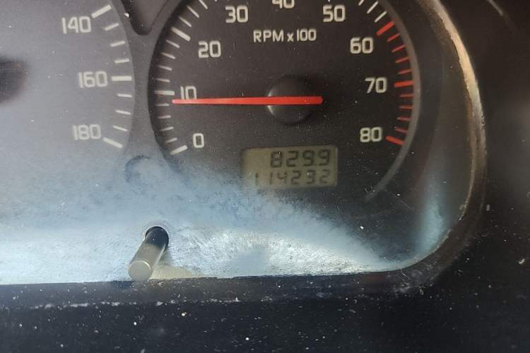 Used Jinbei Hiace 2014 2.0L Fifth-Generation Xiangyun Comfort Type 1 4G20C Odometer Close Up