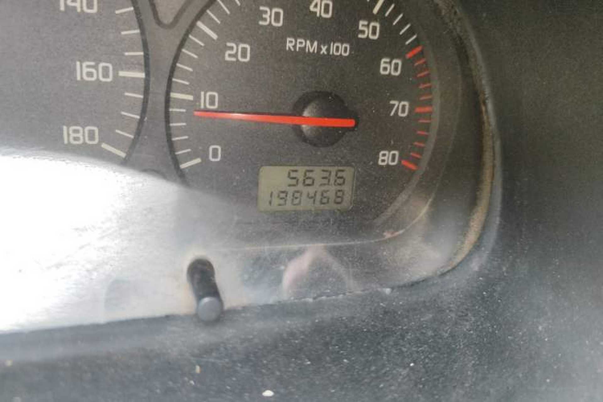 Used Jinbei Hiace 2014 2.0L 5th Generation Kuaiyunwang Business Version 4G19 Odometer Close Up