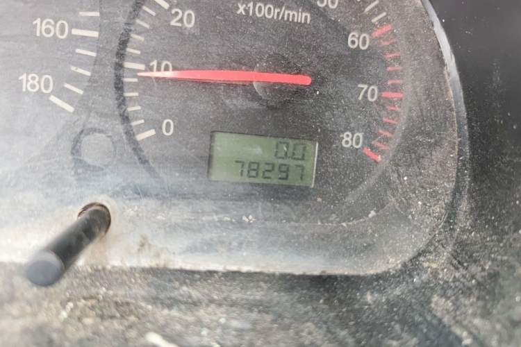 Used Jinbei Hiace 2014 2.0L Fifth-Generation Xiangyun Comfort Type 1 4G21C Odometer Close Up