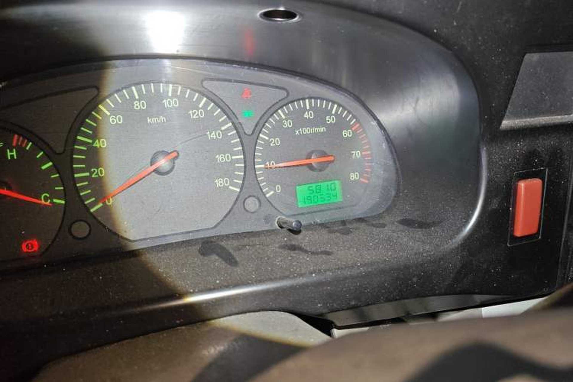 Used Jinbei Hiace 2014 2.0L Fifth-Generation Xiangyun Comfort Type 1 4G20C Odometer Close Up
