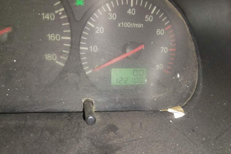 Used Jinbei Hiace 2014 2.0L 5th Generation Kuaiyunwang Business Version 4G19 Odometer Close Up
