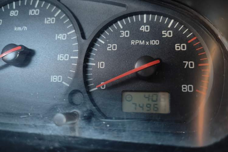 Used Jinbei Hiace 2014 2.0L 5th Generation Kuaiyunwang Business Version 4G20B Odometer Close Up