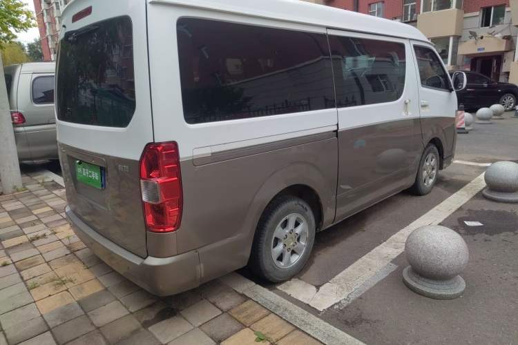 Used Jinbei Hiace 2014 2.0L Luxury Version V19 Rear Right 45 Deg