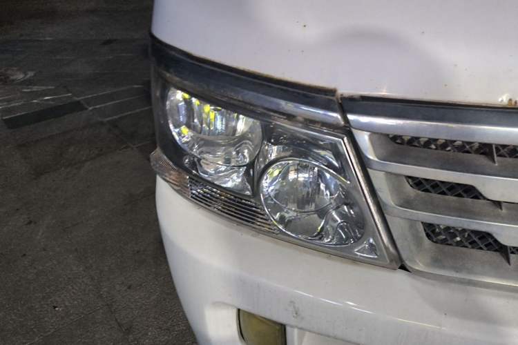 Used Jinbei Hiace 2014 2.0L 5th Generation Kuaiyunwang Business Version 4G19 Right Front Headlight