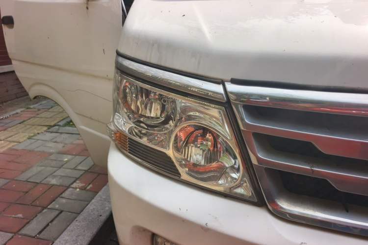 Used Jinbei Hiace 2014 2.0L 5th Generation Kuaiyunwang Business Version 4G19 Right Front Headlight