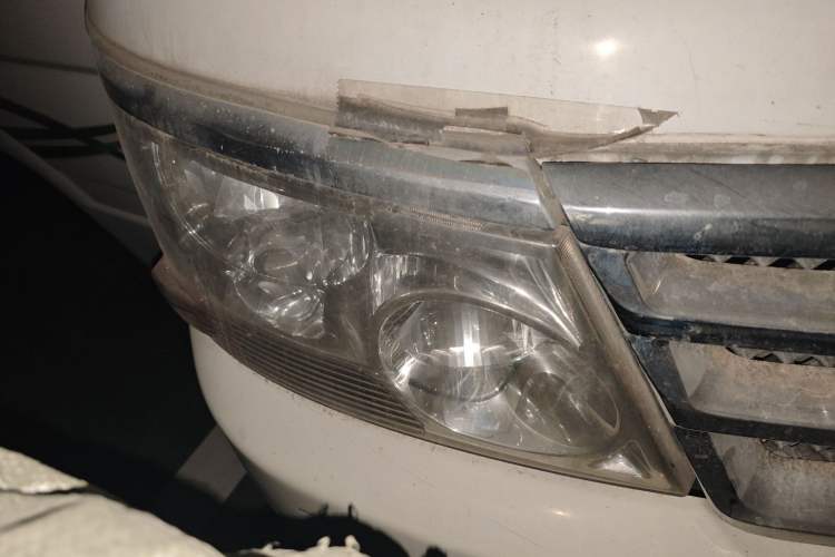 Used Jinbei Hiace 2014 2.0L 5th Generation Kuaiyunwang Business Version 4G19 Right Front Headlight