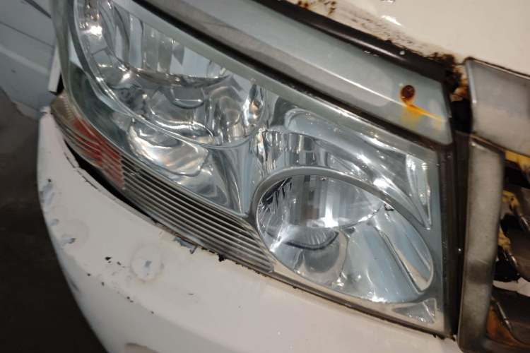Used Jinbei Hiace 2014 2.0L Fifth-Generation Xiangyun Comfort Type 1 4G20C Right Front Headlight