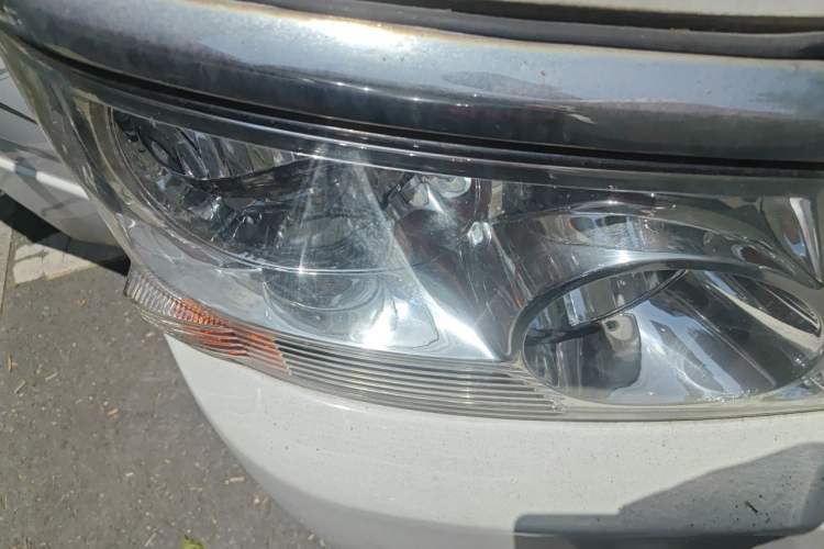 Used Jinbei Hiace 2014 2.0L 5th Generation Kuaiyunwang Business Version 4G19 Right Front Headlight