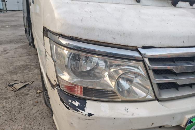 Used Jinbei Hiace 2014 2.0L Fifth-Generation Xiangyun Comfort Type 1 4G20C Right Front Headlight