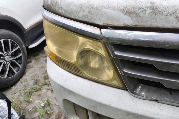 Used Jinbei Hiace 2014 2.0L Fifth-Generation Xiangyun Comfort Type 1 4G21C Right Front Headlight