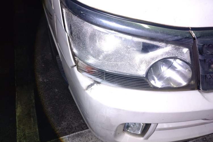 Used Jinbei Hiace 2014 2.0L Fifth-Generation Xiangyun Comfort Type 1 4G20C Right Front Headlight