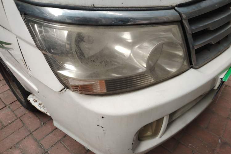 Used Jinbei Hiace 2014 2.0L Fifth-Generation Xiangyun Comfort Type 1 4G20C Right Front Headlight