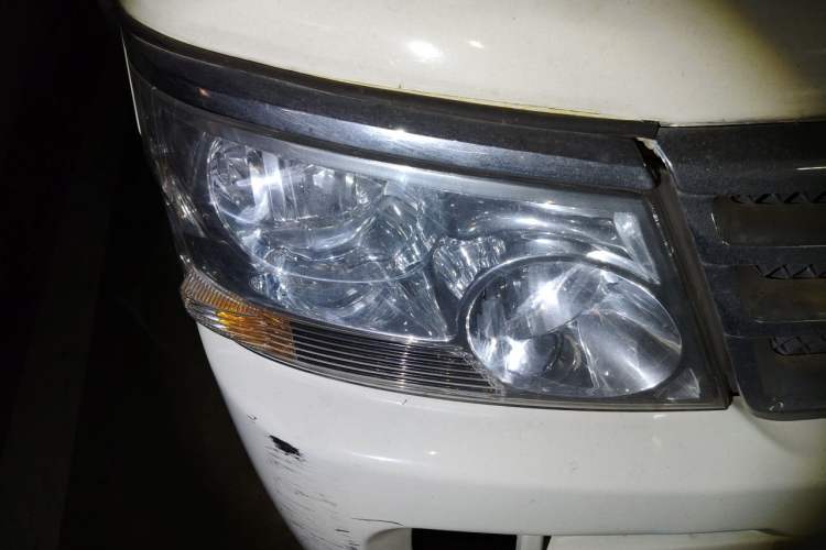 Used Jinbei Hiace 2014 2.0L Fifth-Generation Xiangyun Comfort Type 1 4G20C Right Front Headlight