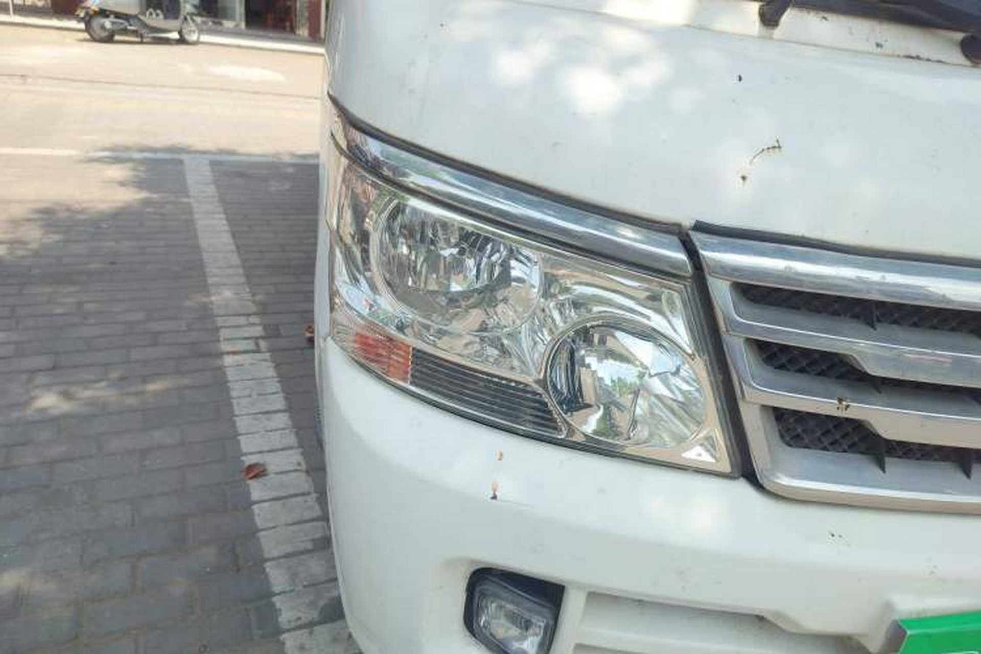 Used Jinbei Hiace 2014 2.0L Fifth-Generation Xiangyun Comfort Type 1 4G21C Right Front Headlight