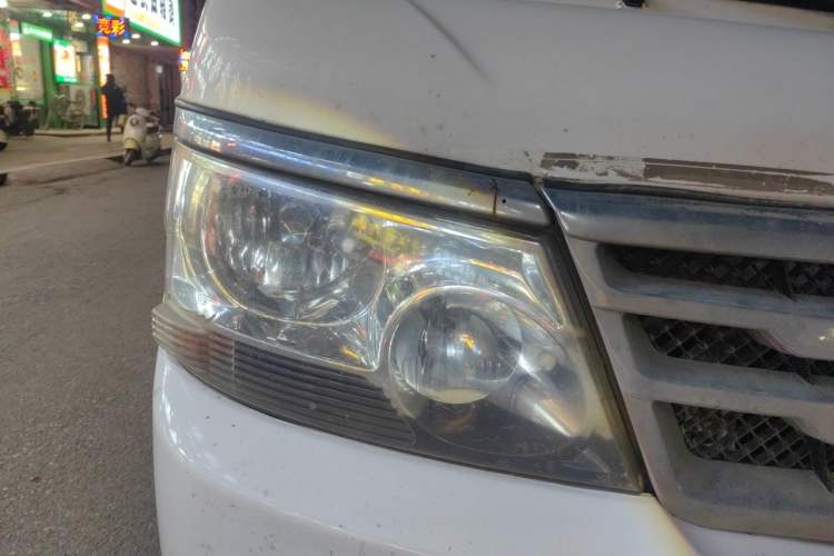 Used Jinbei Hiace 2014 2.0L 5th Generation Kuaiyunwang Business Version 4G19 Right Front Headlight