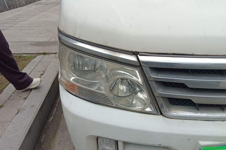 Used Jinbei Hiace 2014 2.0L Fifth-Generation Xiangyun Comfort Type 1 4G20C Right Front Headlight