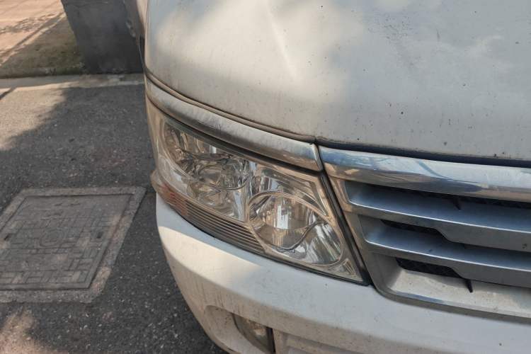 Used Jinbei Hiace 2014 2.0L Fifth-Generation Xiangyun Comfort Type 1 4G21C Right Front Headlight
