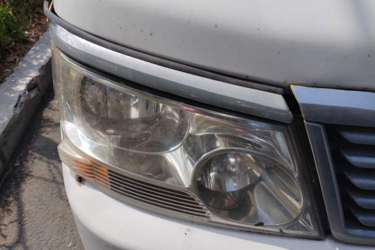 Used Jinbei Hiace 2014 2.0L Fifth-Generation Xiangyun Comfort Type 1 4G20C Right Front Headlight