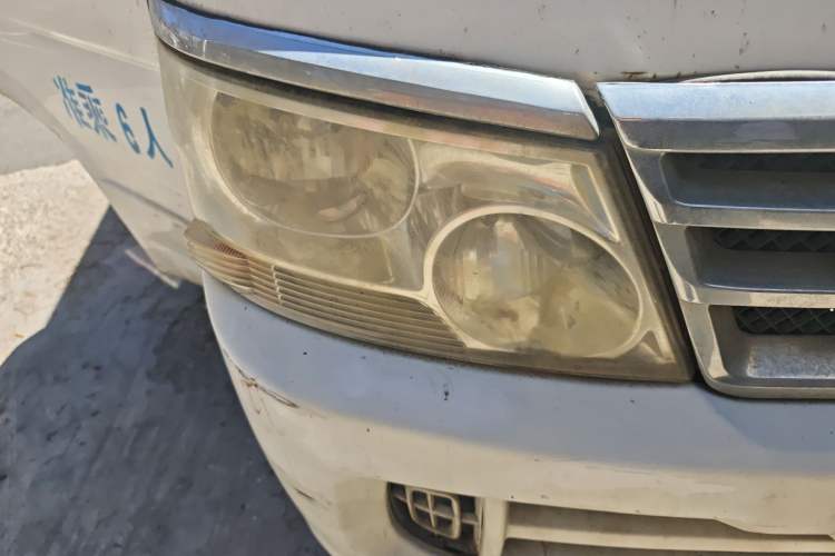 Used Jinbei Hiace 2014 2.0L Fifth-Generation Xiangyun Comfort Type 1 4G20C Right Front Headlight