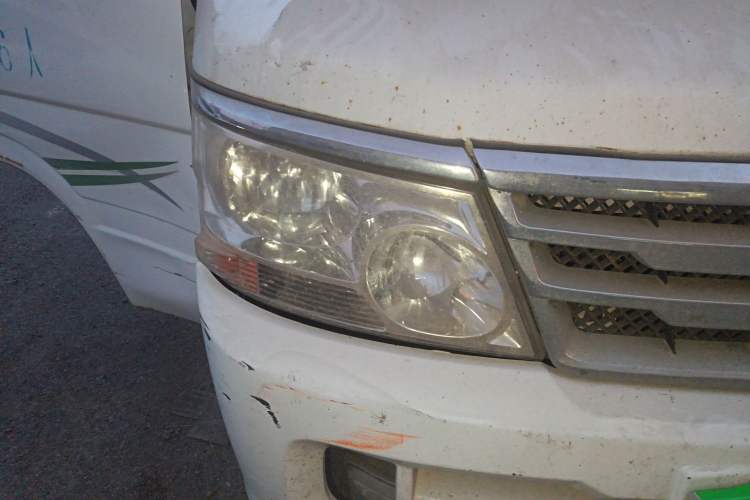 Used Jinbei Hiace 2014 2.0L 5th Generation Kuaiyunwang Business Version 4G19 Right Front Headlight