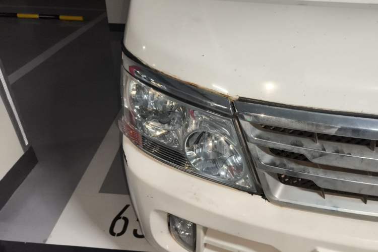 Used Jinbei Hiace 2014 2.0L 5th Generation Kuaiyunwang Business Version 4G19 Right Front Headlight