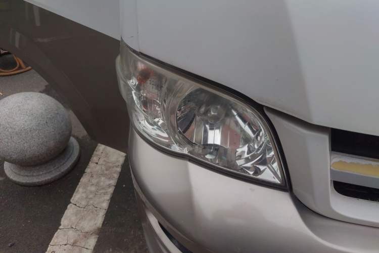 Used Jinbei Hiace 2014 2.0L Luxury Version V19 Right Front Headlight