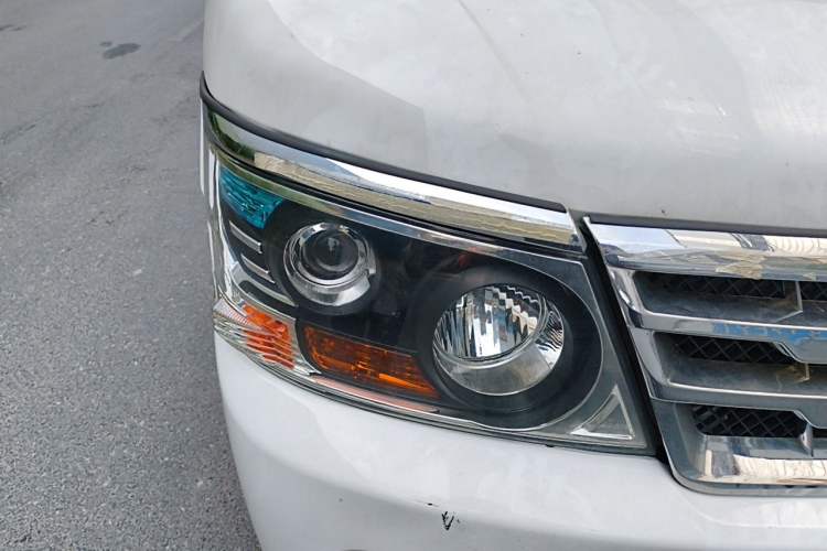 Used Jinbei Hiace 2014 2.0L 5th Generation Kuaiyunwang Business Version 4G19 Right Front Headlight