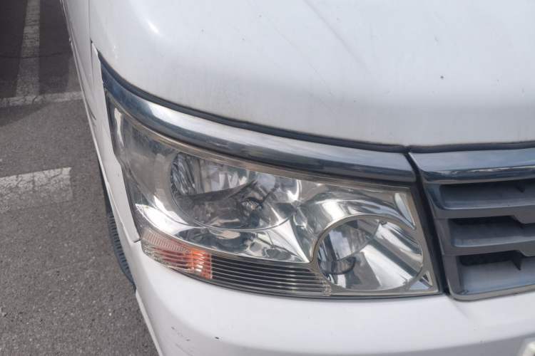 Used Jinbei Hiace 2014 2.0L Fifth-Generation Xiangyun Comfort Type 1 4G20C Right Front Headlight