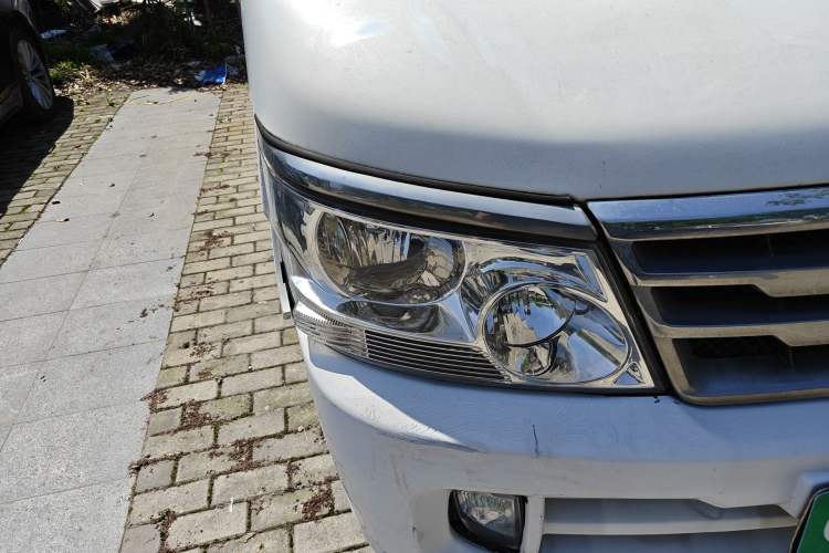 Used Jinbei Hiace 2014 2.0L Fifth-Generation Xiangyun Comfort Type 1 4G20C Right Front Headlight